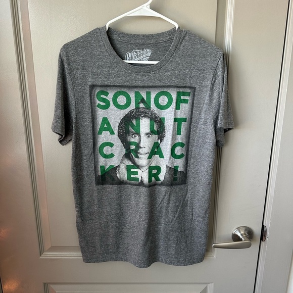 Like new ELF graphic tee - Picture 2 of 3